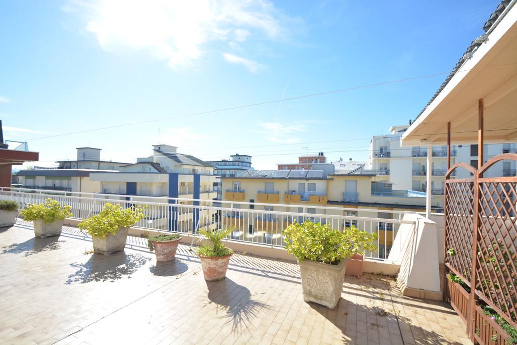 Hotel Mirabella Riccione Exterior foto